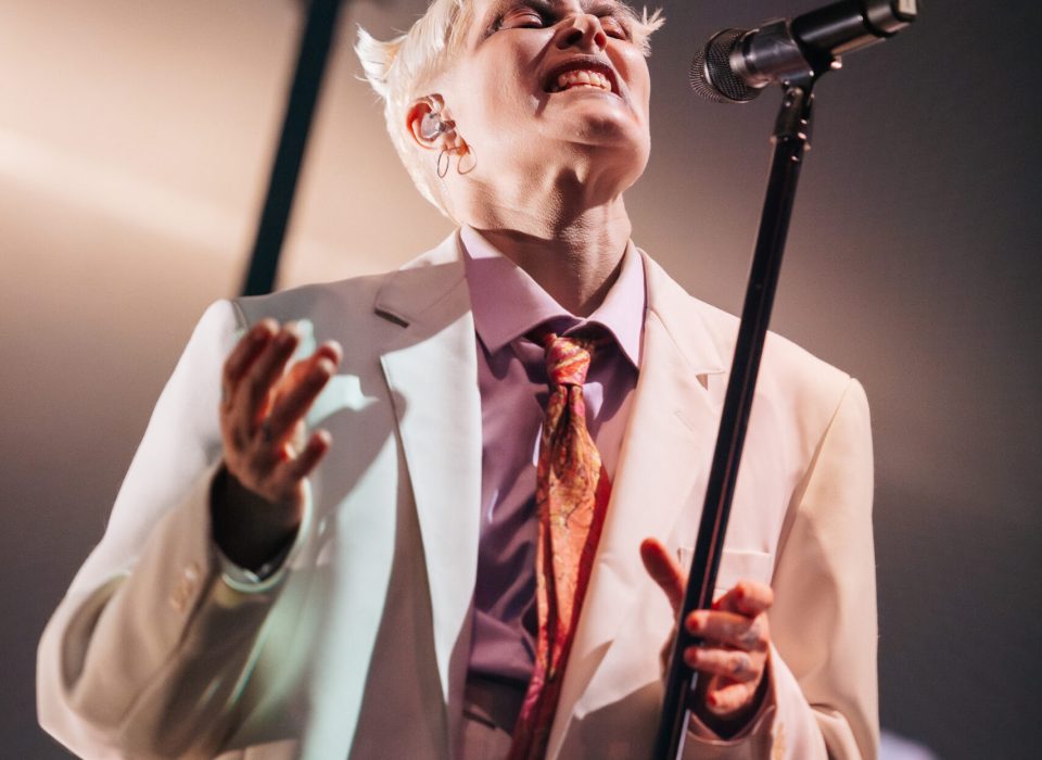 Maxazine: Fever Ray houdt in een uitverkochte Gashouder het publiek in trance