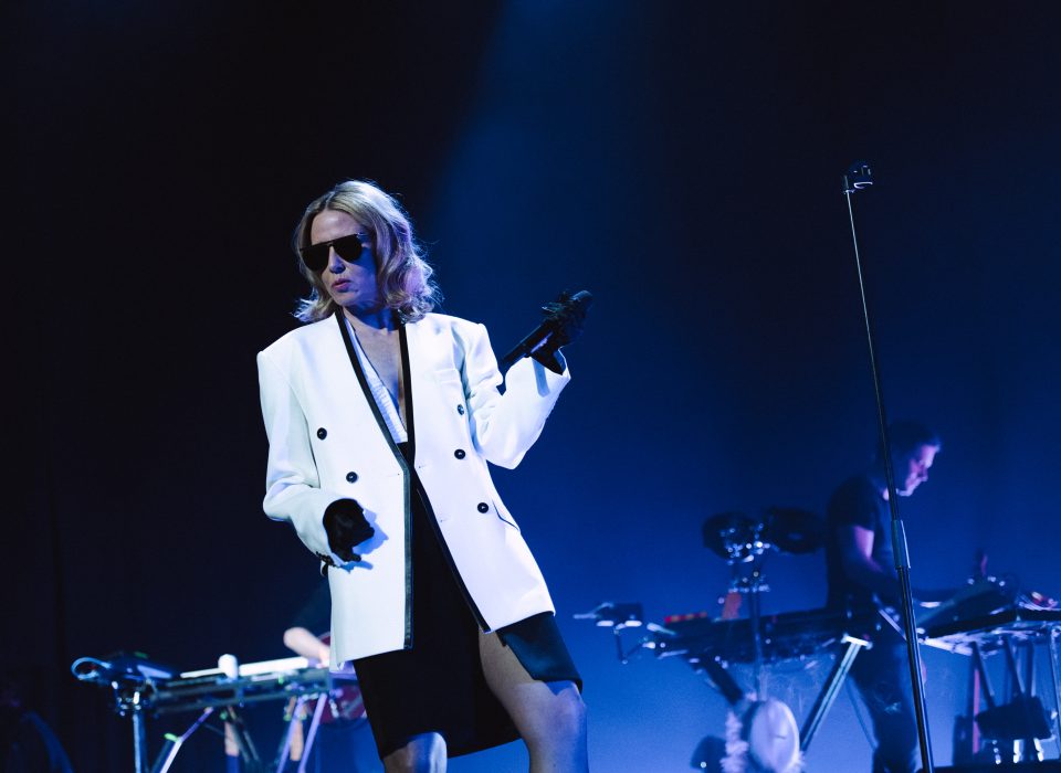 NRC: Kuitenflikkers en horlepiep bij energieke Róisín Murphy in de Gashouder