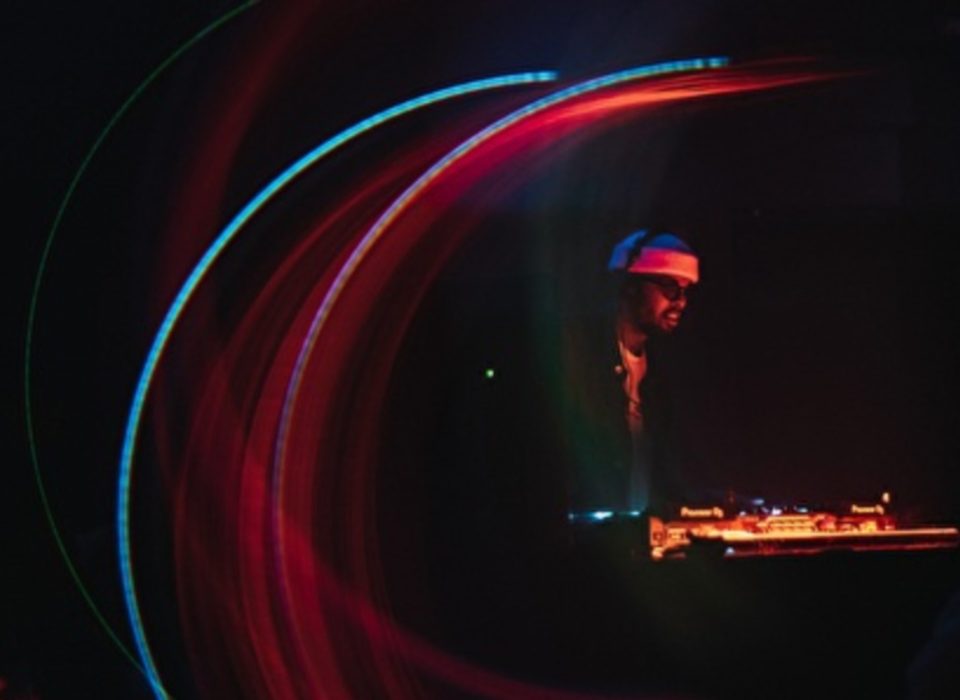 ADE: TOY TONICS