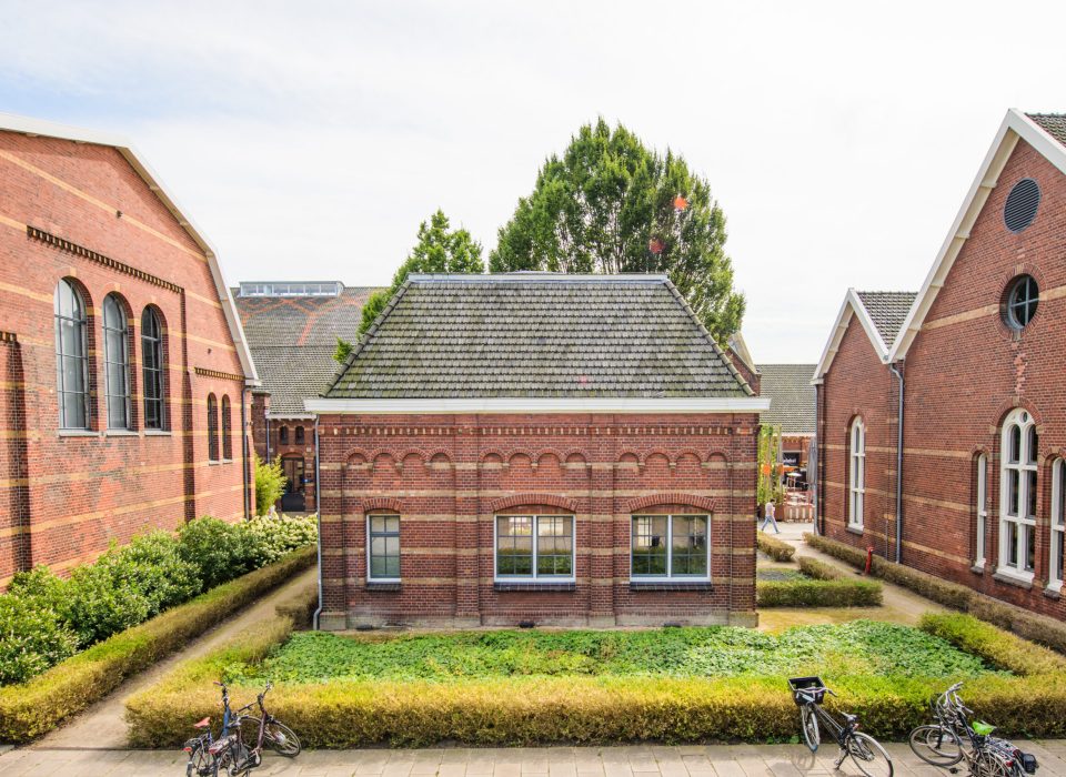 Het Parool: “Deze ingeburgerde zussen uit Jemen openen een ‘integratie-escaperoom’: ‘Je voelt in drie minuten de stress, de angst en de eenzaamheid die wij hadden’”